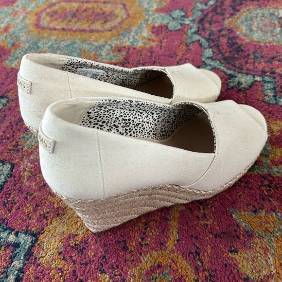 Toms | Women’s Cream Canvas Michelle Open Toe Wedge Espadrilles, like new!  Sz 8 - Picture 4 of 15